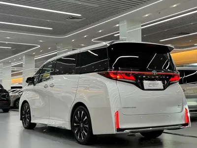 Toyota Vellfire 2023, 40000 км, за 111508.83 USD