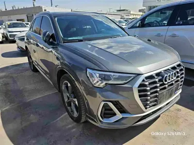 Audi Q3 2022, 27000 км, за 30156.06 USD