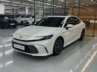 Toyota Camry · 2025 год