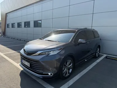 Toyota Sienna · 2025 год
