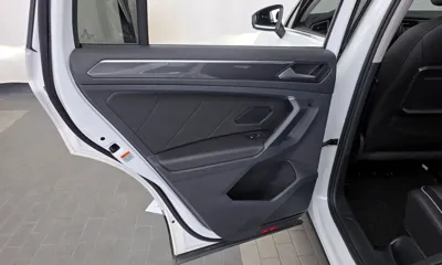 Volkswagen Tiguan 2020, 77410 км, за 14260.59 USD - фото 25