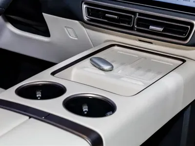 Li Auto Li MEGA 2025, 6400 км, за 68538.99 USD - фото 37