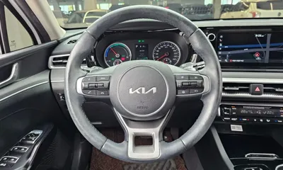 Kia K5 2023, 70883 км, за 12091.27 USD - фото 13