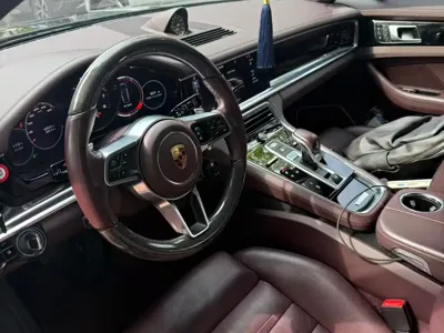 Porsche Panamera 2017, 100000 км, за 58115.02 USD