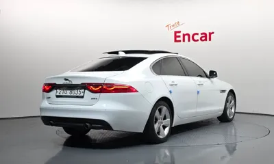 Jaguar XF 2018, 103773 км, за 6092.71 USD