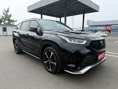 Toyota Crown Kluger 2023, 33000 км, за 28849.52 USD