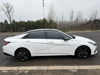 Hyundai Elantra 2023, 60000 км, за 12002.23 USD
