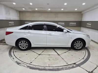 Hyundai Sonata 2010, 123000 км, за 1886.55 USD
