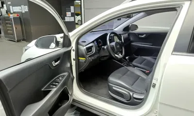 Kia Stonic 2018, 119729 км, за 5219.69 USD - фото 11