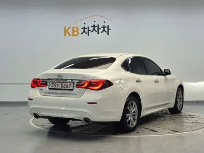 Infiniti Q70 2016, 88943 км, за 8533.54 USD