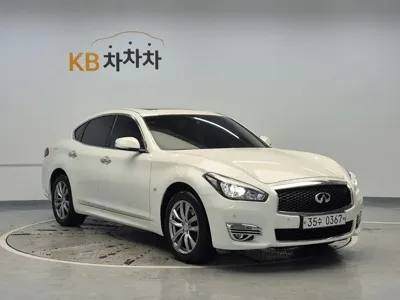 Infiniti Q70 2016, 88943 км, за 8533.54 USD