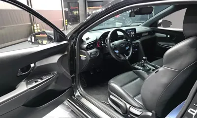 Hyundai Veloster 2019, 65107 км, за 10083.28 USD - фото 10