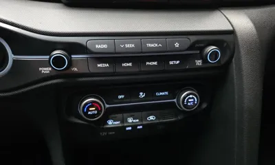 Hyundai Veloster 2019, 65107 км, за 10083.28 USD - фото 16