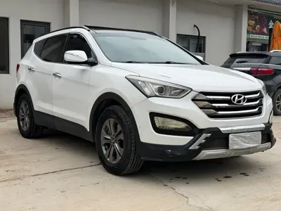 Hyundai Santa Fe 2014, 200000 км, за 3948.78 USD