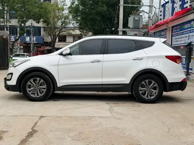 Hyundai Santa Fe 2014, 200000 км, за 3948.78 USD