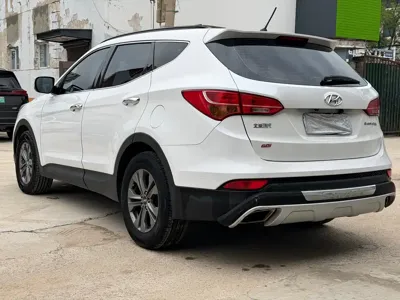 Hyundai Santa Fe 2014, 200000 км, за 3948.78 USD