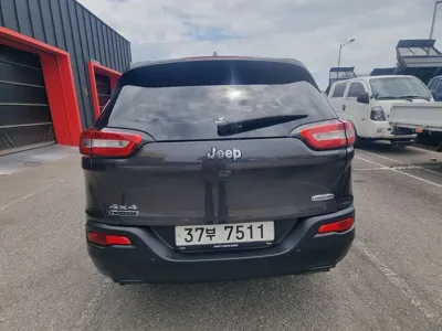 Jeep Cherokee 2016, 154125 км, за 6432.98 USD