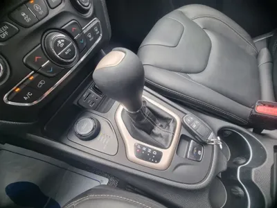 Jeep Cherokee 2016, 154125 км, за 6432.98 USD - фото 9