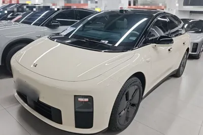 Li Auto Li Auto i6 · 2025 год