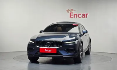 Volvo V60 2024, 26733 км, за 28876.2 USD