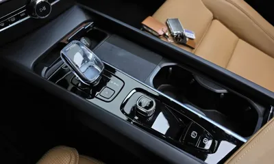 Volvo V60 2024, 26733 км, за 28876.2 USD - фото 9