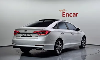 Hyundai Sonata 2015, 132051 км, за 5645.27 USD