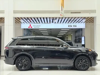 Li Auto Li L8 2023, 39300 км, за 30322.95 USD