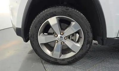 Jeep Cherokee 2015, 161103 км, за 7508.29 USD