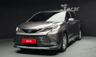 Toyota Sienna · 2023 год