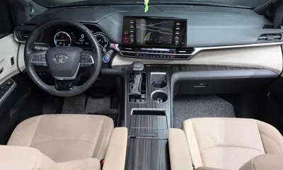 Toyota Sienna 2023, 55842 км, за 32969.93 USD - фото 7