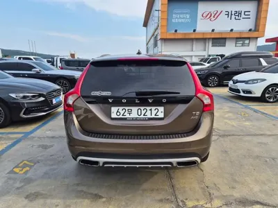 Volvo V60 2016, 123892 км, за 6498.62 USD