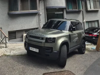 Land Rover Defender 2023, 27699 км, за 46540.63 USD
