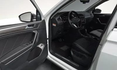 Volkswagen Tiguan 2023, 14735 км, за 20283.58 USD - фото 11