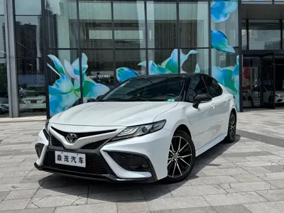 Toyota Camry · 2023 год