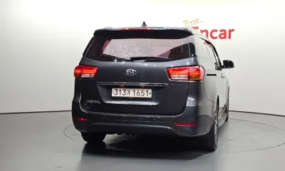Kia Canival 2018, 111015 км, за 7548.9 USD