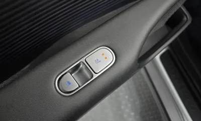 Hyundai Ioniq6 2024, 117075 км, за 18214.95 USD - фото 27
