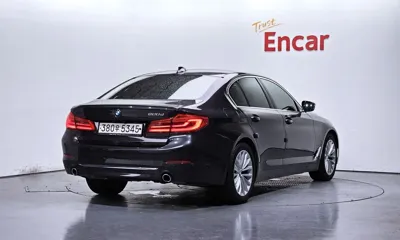 BMW 5-Series 2019, 97685 км, за 14734.06 USD