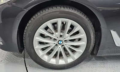 BMW 5-Series 2019, 97685 км, за 14734.06 USD