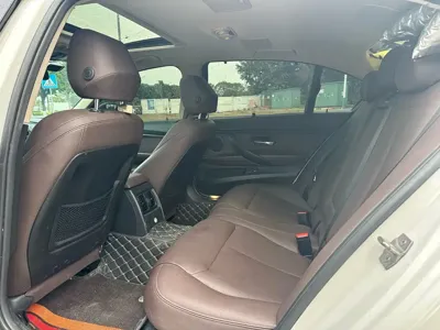 BMW 3 Series 2018, 100000 км, за 11741.97 USD
