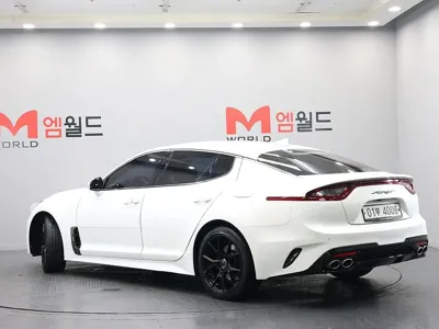 Kia Stinger 2018, 88140 км, за 8995.03 USD