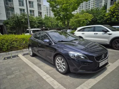Volvo V40 · 2016 год