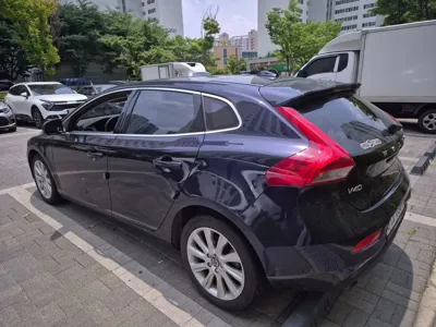 Volvo V40 2016, 156204 км, за 5222.11 USD