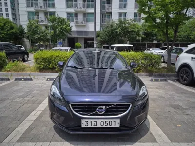 Volvo V40 2016, 156204 км, за 5222.11 USD