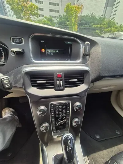 Volvo V40 2016, 156204 км, за 5185.77 USD - фото 9