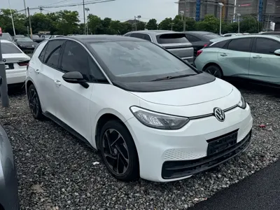 Volkswagen ID.3 2024, 30000 км, за 8975.69 USD
