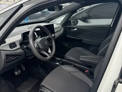 Volkswagen ID.3 2024, 30000 км, за 8975.69 USD
