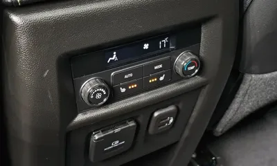 ChevroletGMDaewoo Traverse 2023, 10018 км, за 24696.08 USD - фото 19