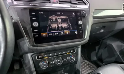 Volkswagen Tiguan 2018, 49244 км, за 13596.16 USD - фото 15