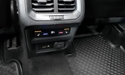 Volkswagen Tiguan 2018, 49244 км, за 13596.16 USD - фото 27