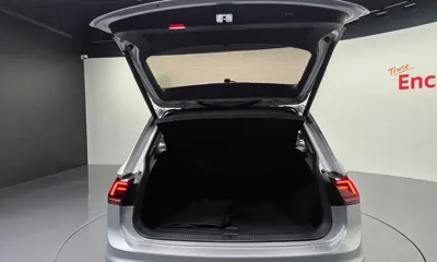 Volkswagen Tiguan 2018, 49244 км, за 13596.16 USD - фото 32